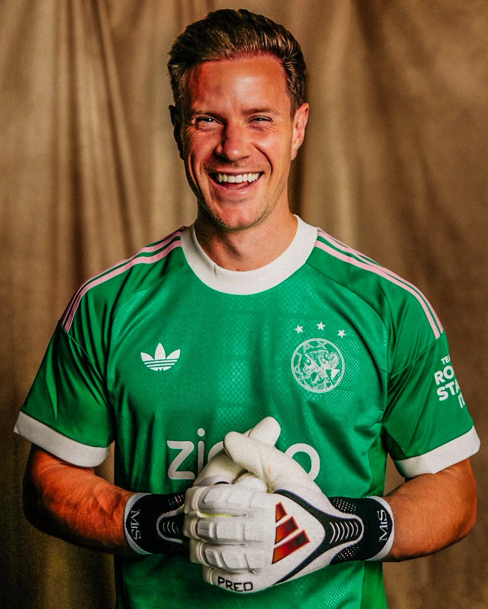centregoals's tweet photo. 🚨🚨| NEW: Jürgen Klopp names Marc-André ter Stegen as his 𝐍𝐔𝐌𝐁𝐄𝐑 𝐎𝐍𝐄 for Germany. 🧤🇩🇪

Klopp personally called ter Stegen to express his confidence in him.

[@cfbayern] https://t.co/9Amzx1EpOm