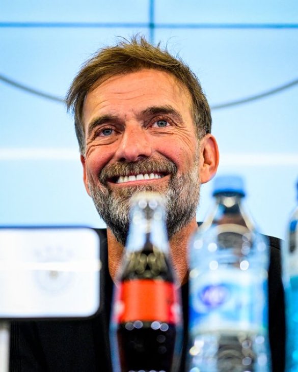 centregoals's tweet photo. 🚨🚨| NEW: Jürgen Klopp names Marc-André ter Stegen as his 𝐍𝐔𝐌𝐁𝐄𝐑 𝐎𝐍𝐄 for Germany. 🧤🇩🇪

Klopp personally called ter Stegen to express his confidence in him.

[@cfbayern] https://t.co/9Amzx1EpOm