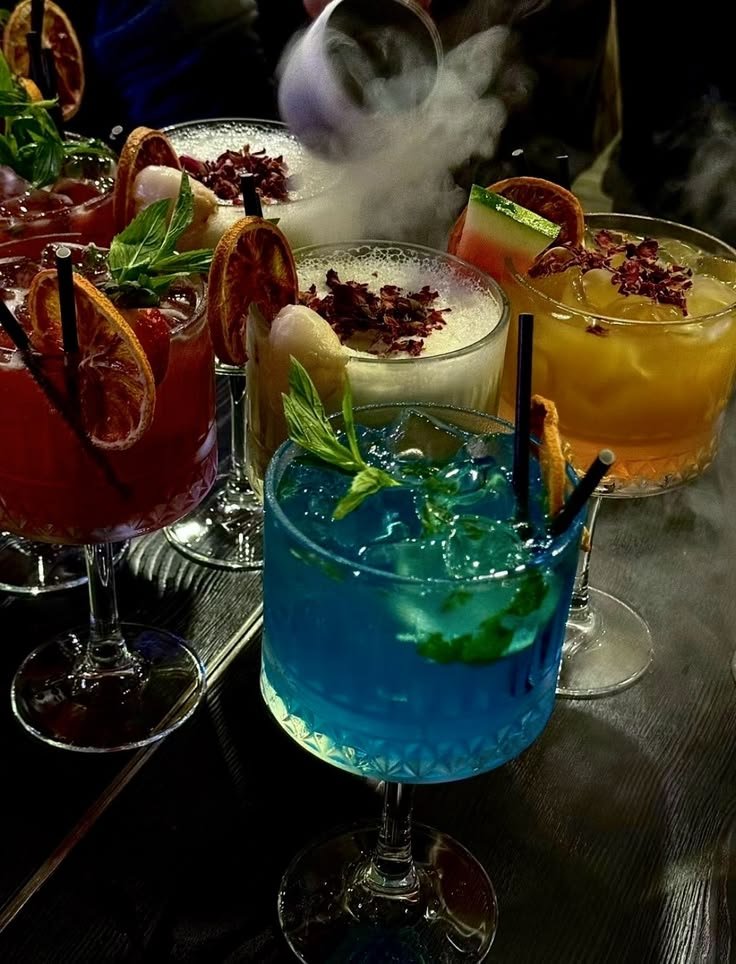 Chicledelechuga's tweet photo. 🌃📷 A night out with Valko 📷📷           
pinterest challenge 
- Nightclub
- My party outfit
- His party outfit
- Drink/cocktail 
 🌃

Sirviendo concha y nudo https://t.co/f1N7ehfA2H
