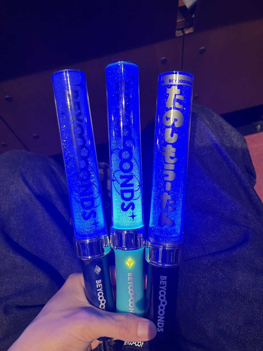 BEYOOOOONDSSUKI's tweet photo. 4列目のど真ん中の席、最高すぎた🔥

登場した瞬間、本当に「可愛い！」しか思わなかった！🥹

めっちゃ楽しかった☺️

 #里吉うたの https://t.co/Vpl2tLqCzI
