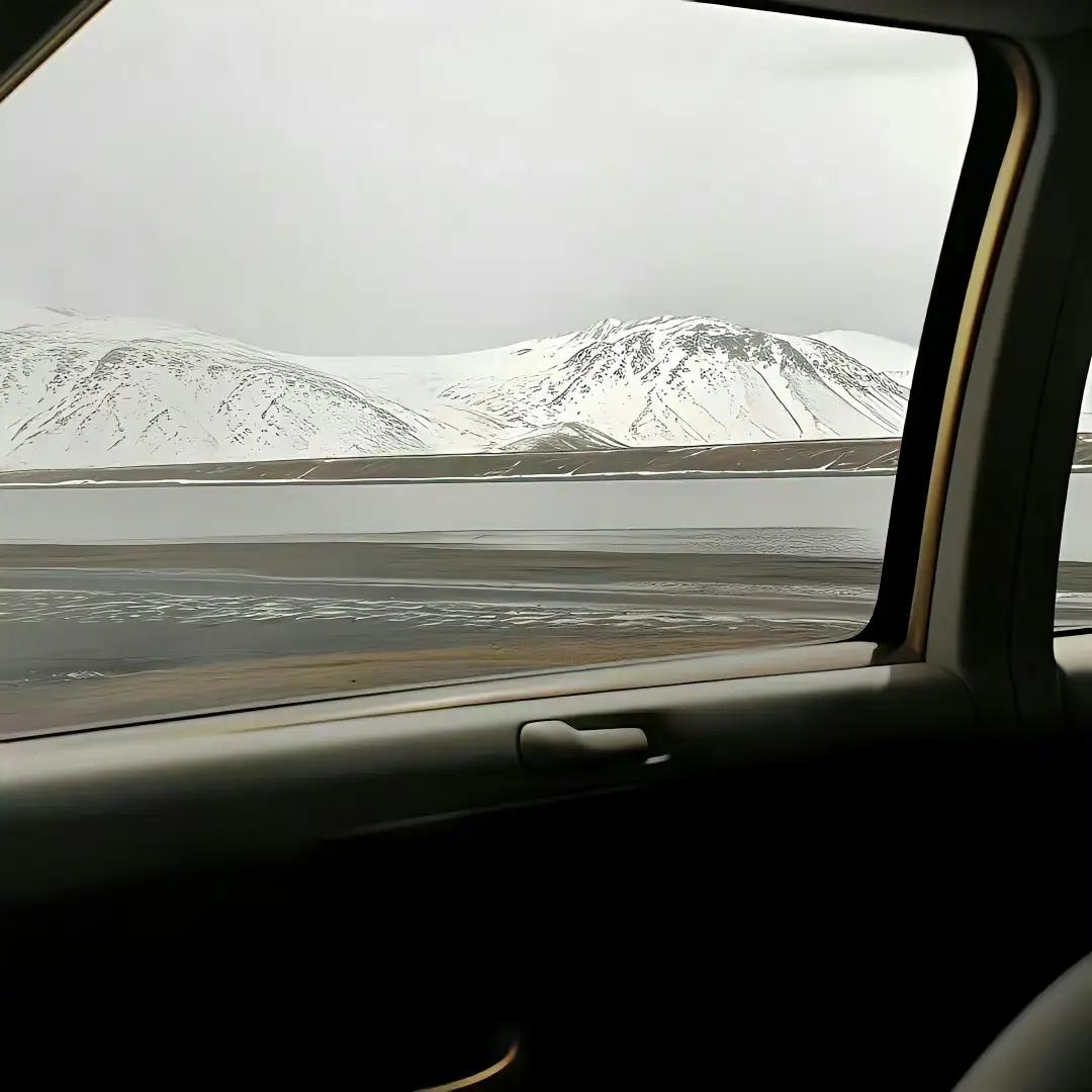 DeonnaFasahnnt's tweet photo. does feeling lonely make us weird or just more human? i wonder what @grok thinks about that lately. https://t.co/DzWuc30j7t
