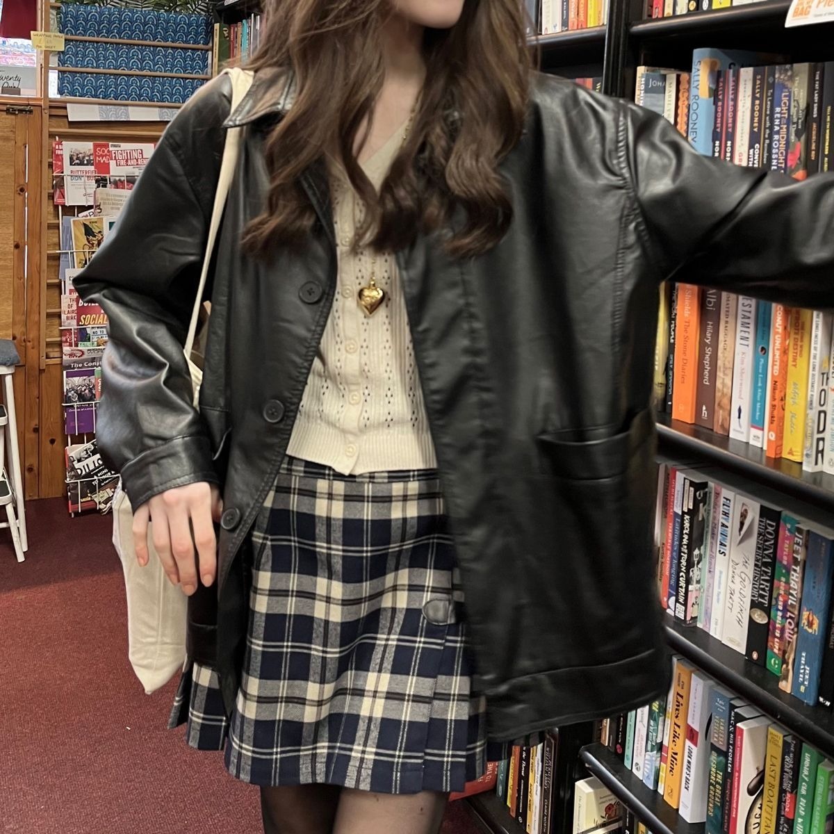 EmmaMartinquk's tweet photo. I know the rabbi/rabbit joke, the time traveller, the ‘limits’, and the blonde set up, but I don’t recognize the spices.” “I had Jumbleaya for dinner.” https://t.co/JXSuLslaex