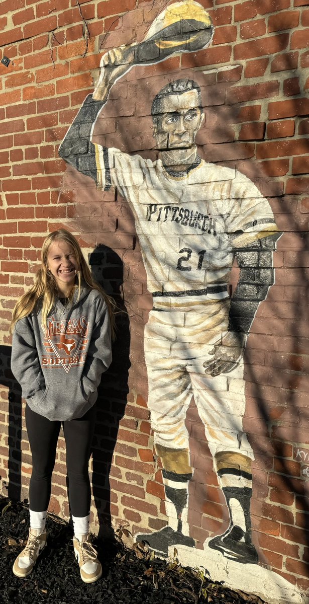 skok_addison's tweet photo. Roberto Clemente Day. 💛❤️

Roberto Clemente has always been one of my favorite players. Getting to visit the Clemente Museum made it even more special. 

What an amazing player and person!! 

 @ClementeMuseum @Pirates @MLB
@RClementejr21 

#RobertoClementeDay  #Clemente https://t.co/LFbeBuFS2Z