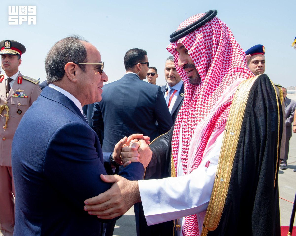 KSAMOFA's tweet photo. سمو #ولي_العهد يصل إلى العاصمة المصرية القاهرة في زيارة عمل وفي مقدمة مستقبليه فخامة الرئيس المصري.
https://t.co/rT1edIomMY
#محمد_بن_سلمان_في_مصر https://t.co/BnZwA4LuWr