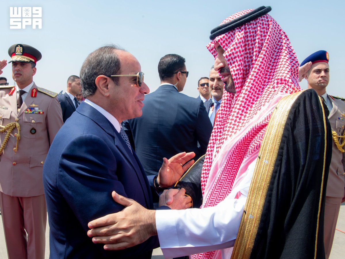 KSAMOFA's tweet photo. سمو #ولي_العهد يصل إلى العاصمة المصرية القاهرة في زيارة عمل وفي مقدمة مستقبليه فخامة الرئيس المصري.
https://t.co/rT1edIomMY
#محمد_بن_سلمان_في_مصر https://t.co/BnZwA4LuWr