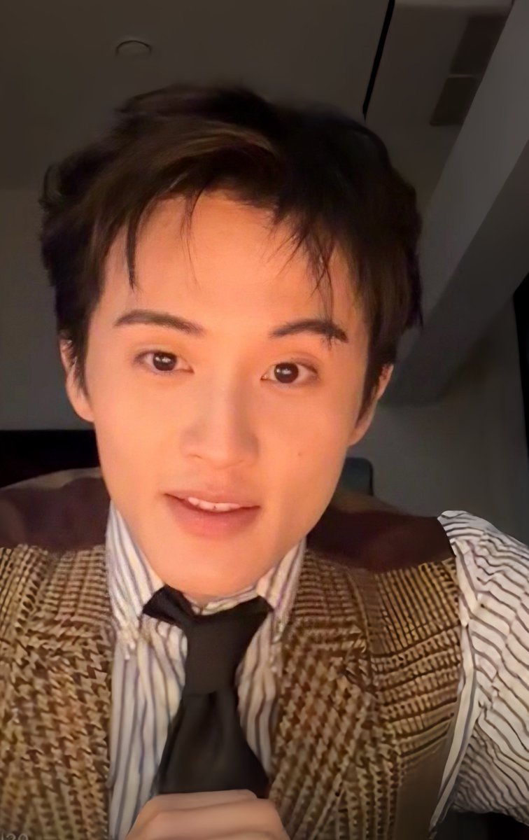markyuppi's tweet photo. mark lee <333 https://t.co/SVgFGjuscX