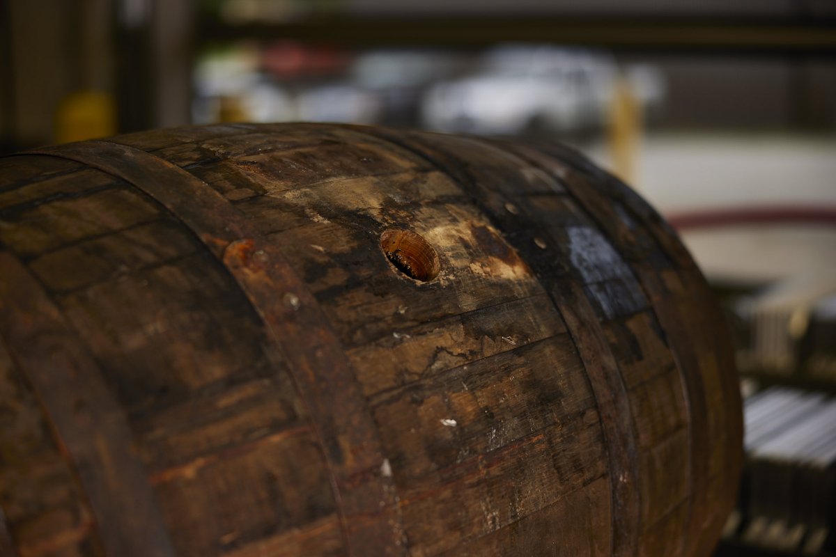 RevereRum's tweet photo. Resting in oak. Building character. These barrels tell a story. 🇺🇸

Get a bottle at https://t.co/JXwDw83kd9!🥃 https://t.co/m7HIPb9Z4b