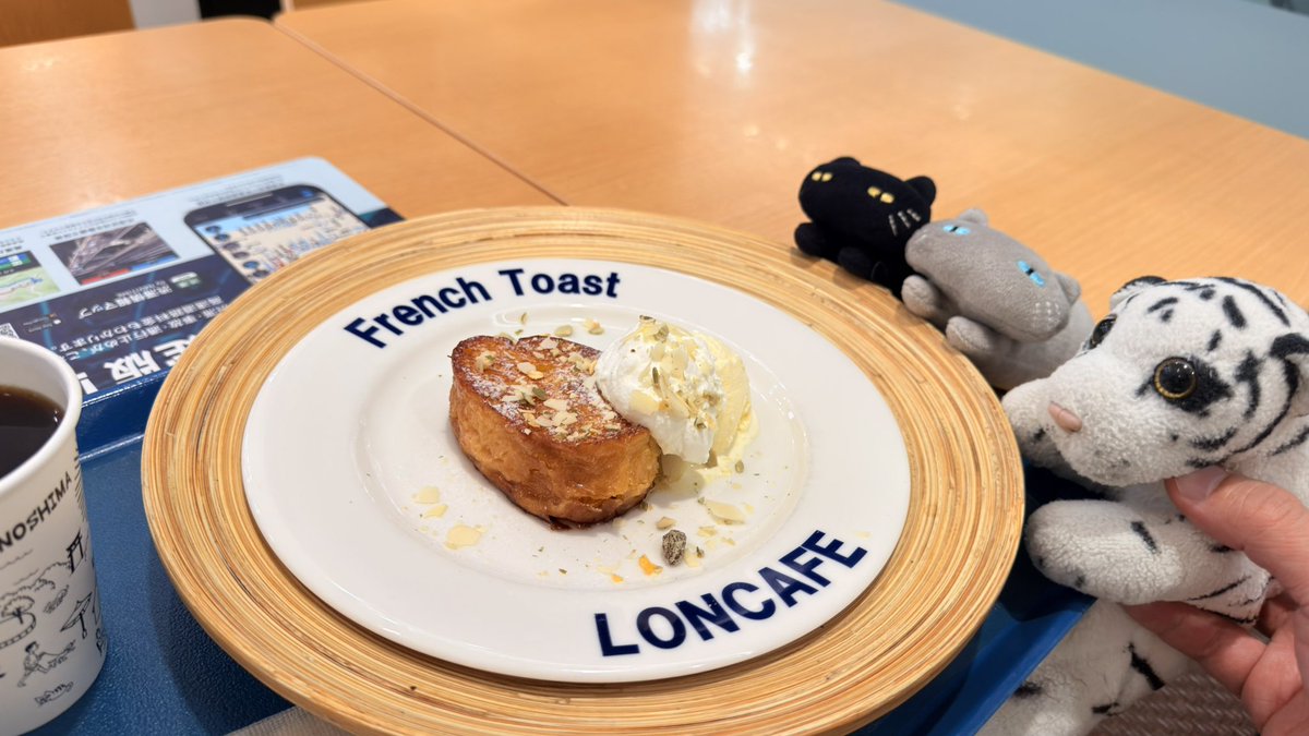 iMp95's tweet photo. 🐯🐱🐱あらあら
オリジナルフレンチトースト @ LONCAFE 東名高速道路SA上り店
いやこのフレトえらいうまいな…
基本フレトわざわざ店で食わんでもなぁ派ではあるんだけどこれはうまい 甘さとほろ苦さのバランスが絶妙 https://t.co/S5kPQz1KeR