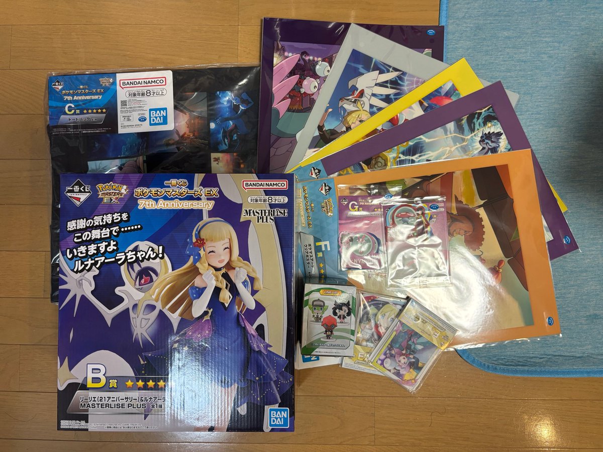 spla_douga_up's tweet photo. そういえば、ポケマスの一番くじで神引きしました。
くじを引いた店舗が一番くじを初めて実施したっぽくて、店員さんと一緒にきゃっきゃしながら、くじをめくったの楽しかった。 https://t.co/hgiJUVLPT8