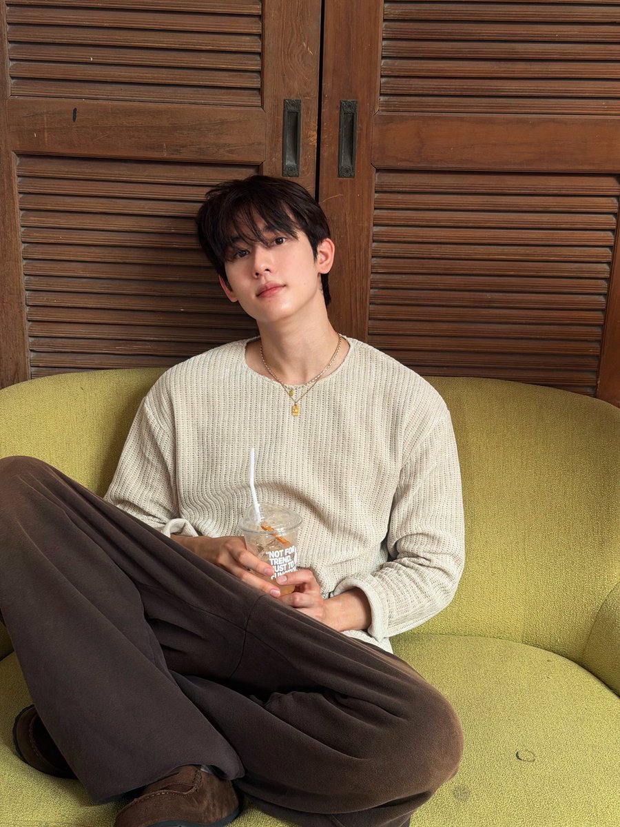 bookt2510's tweet photo. ค่ดดี ค่ดเท่ 🤎☕️
#kasibook @kasibook
#BIRKENSTOCKThailand
#NaplesWrapped https://t.co/ChndcWn01n
