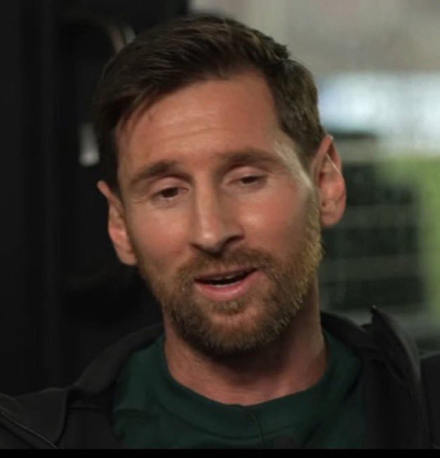 Manunitedboyy's tweet photo. 🚨🎙️ Messi on the Ballon d’Or:

“I’ve achieved enough and have nothing left to prove. If I win, I’ll be grateful—but I’d also love to see a new generation get their moment.” 🐐🏆

#Messi #BallonDor #Football https://t.co/EyVVVRLqBz