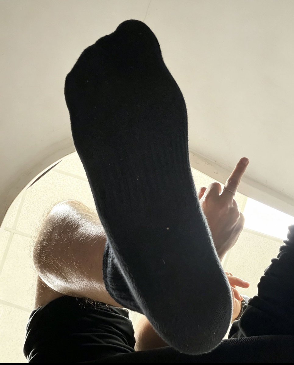 Alone6sf's tweet photo. 你这辈子抬头看得天也就这样了👣 https://t.co/TFNKwi51Di