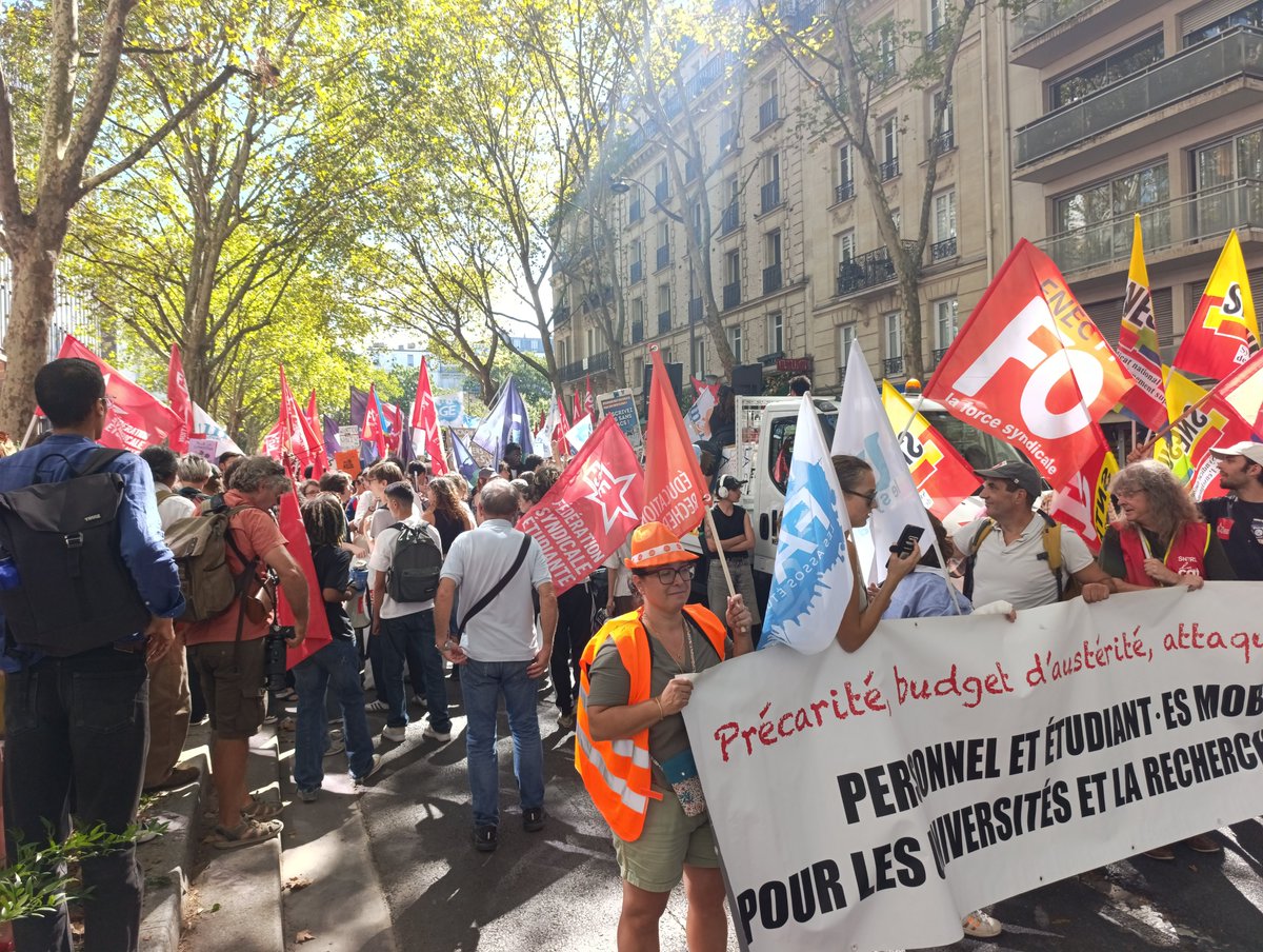 FnecFpFO's tweet photo. Soutien aux étudiants et personnels, mobilisés avec leurs organisations pour :
🤜 L'arrêt des coupes budgétaires qui étranglent les universités
🤜 Des places à hauteur des besoins
🤜 L'arrêt de la sélection : abrogation de Parcoursup, Mon Master et Bienvenue en France. https://t.co/PVMEgrBztE
