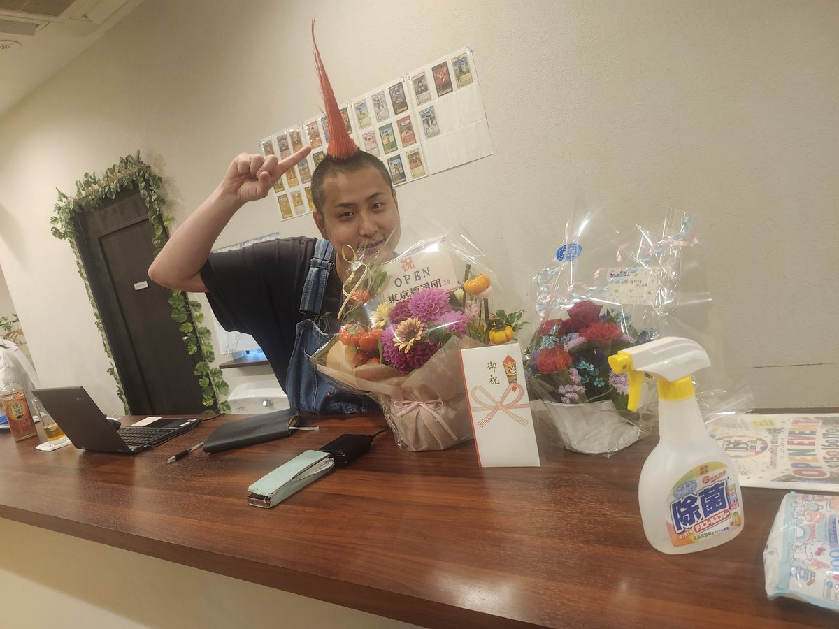 crazy_act's tweet photo. オープンしたってことで、早速にーくんにご挨拶行ってきました。
なんか俺が持っていった～みたいな写真ですが花もお祝い袋も元々置いてたものです笑
綺麗でお洒落な空間でした～。 https://t.co/Fp96yJmCME