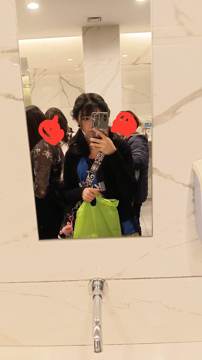 Softbinnie4's tweet photo. Fotitos que saque ya en el hipódromo. La mejor experiencia que tuve en mi vida lptm (y una en el baño del Unicenter hakdjs)
Me lloré toda la parte de Stray Kids y le grité como desquiciada a Changbin

#StrayCityArgentina #StrayKids https://t.co/GmBmY9uei2