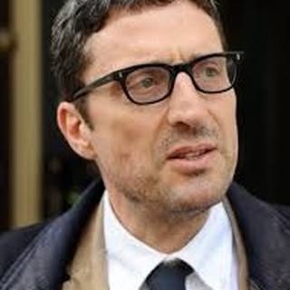 ApfelFranc36439's tweet photo. Per chi non lo sapesse Pietrangelo Buttafuoco, presidente della Biennale di Venezia, ha abbracciato l'Islam sciita nel 2015 con il nome di Jaafar as-Siqilli e ha difeso e sostenuto l'inclusione del film #NAZA alla Mostra del Cinema di Venezia 2026. 🍌 https://t.co/uHYNsgwuHl