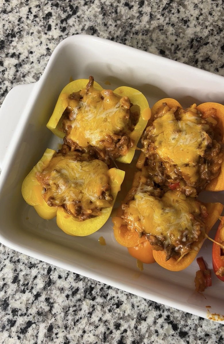bossbabejass's tweet photo. Stuffed Bell Peppers 😍 https://t.co/1qGwDJyvHm