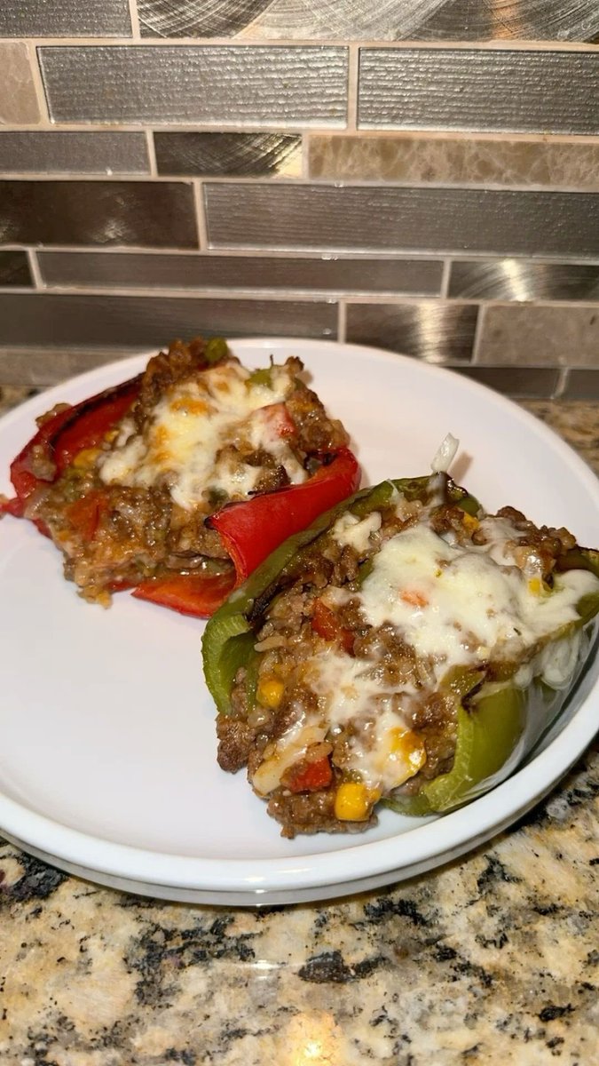 bossbabejass's tweet photo. Stuffed Bell Peppers 😍 https://t.co/1qGwDJyvHm