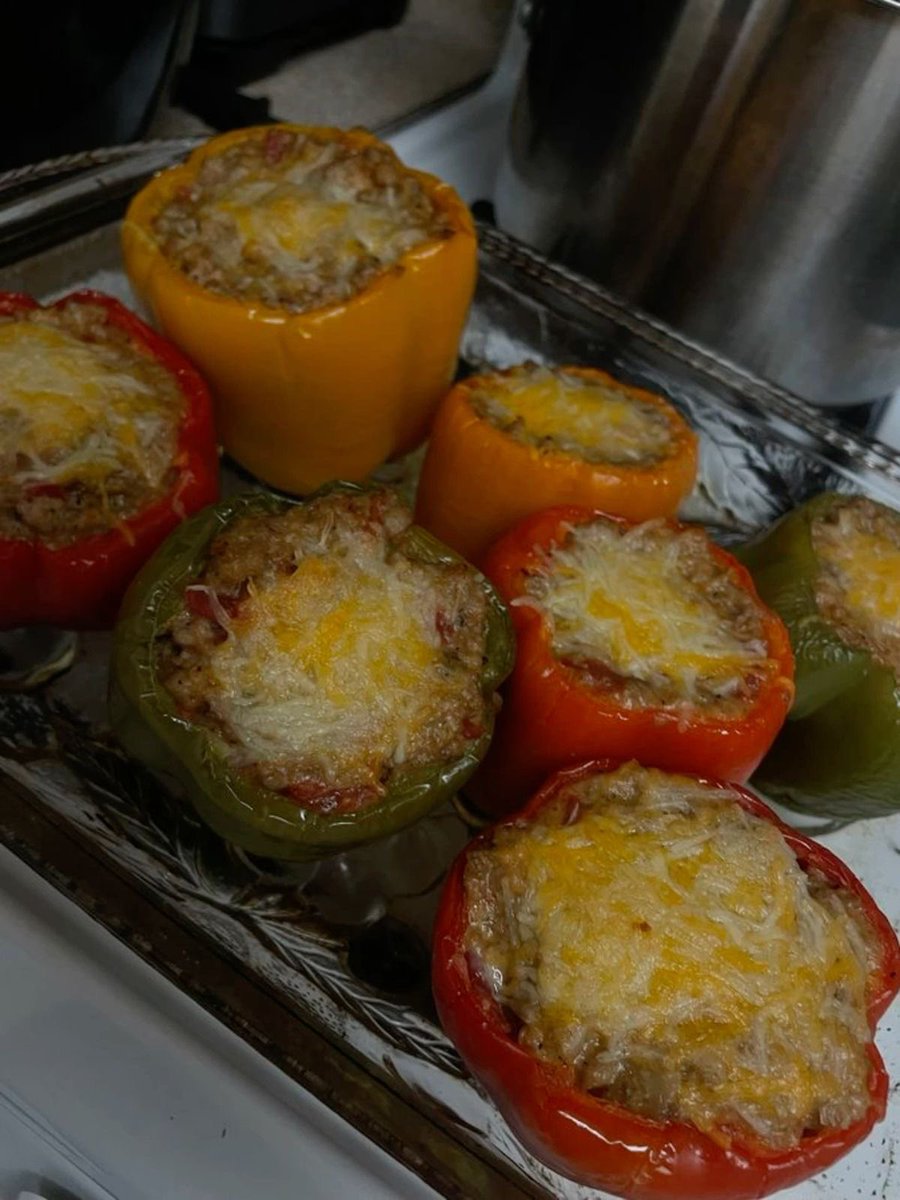 bossbabejass's tweet photo. Stuffed Bell Peppers 😍 https://t.co/1qGwDJyvHm