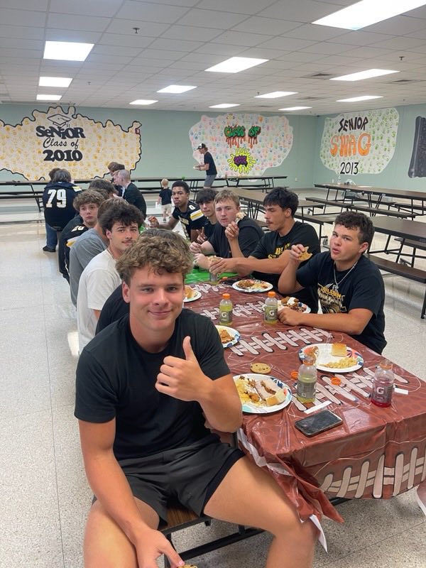 EHaar23's tweet photo. Special Thank You to The Class of 2030 for our SHS Football Team Dinner last week! https://t.co/iSz9xPIMUJ
