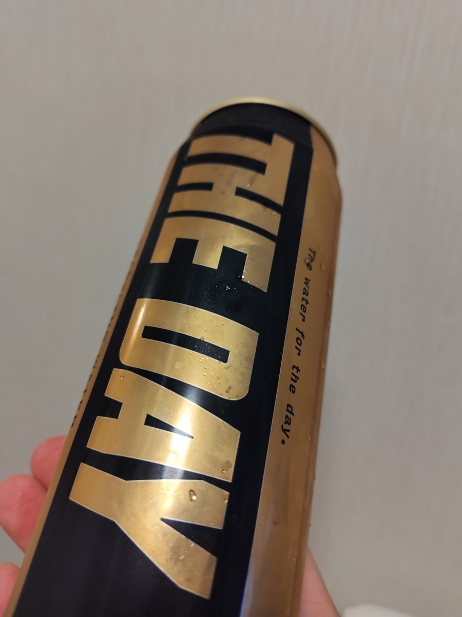 arayada093's tweet photo. 今日は仕事頑張ったご褒美に贅沢を…

このアルカリ電池みたいなモノを飲む https://t.co/qPyvjL0wWn
