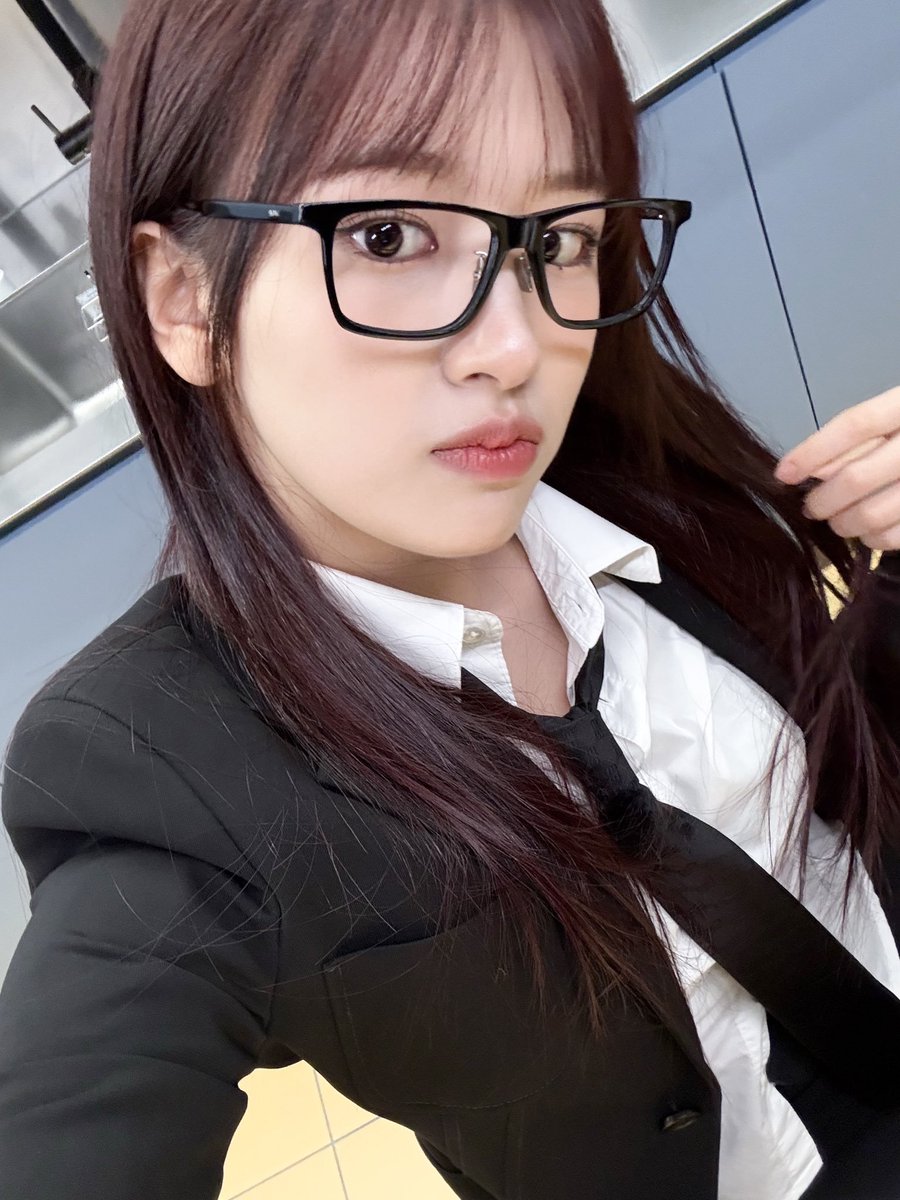 ysxne1's tweet photo. 안경이 잘어울리는 여자 ⎚-⎚ https://t.co/M4YFdpa5Rb