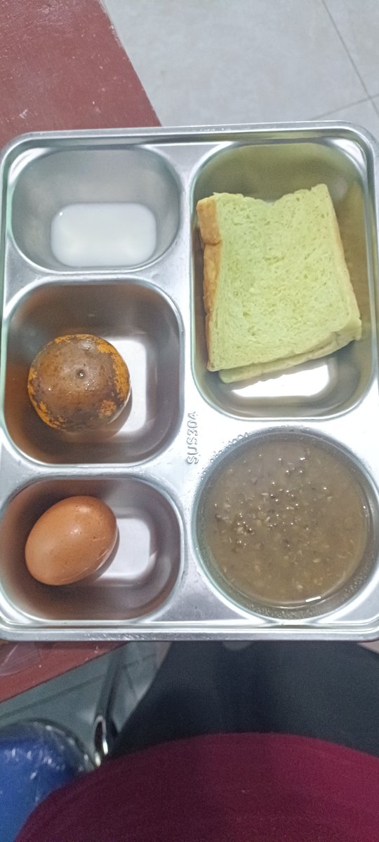 MemengGanteng_'s tweet photo. @LambeSahamjja Mbg saya kemarin. Roti, bubur kacang ijo, telur rebus, susu, dan jeruk busuk https://t.co/9JazNxsUXc
