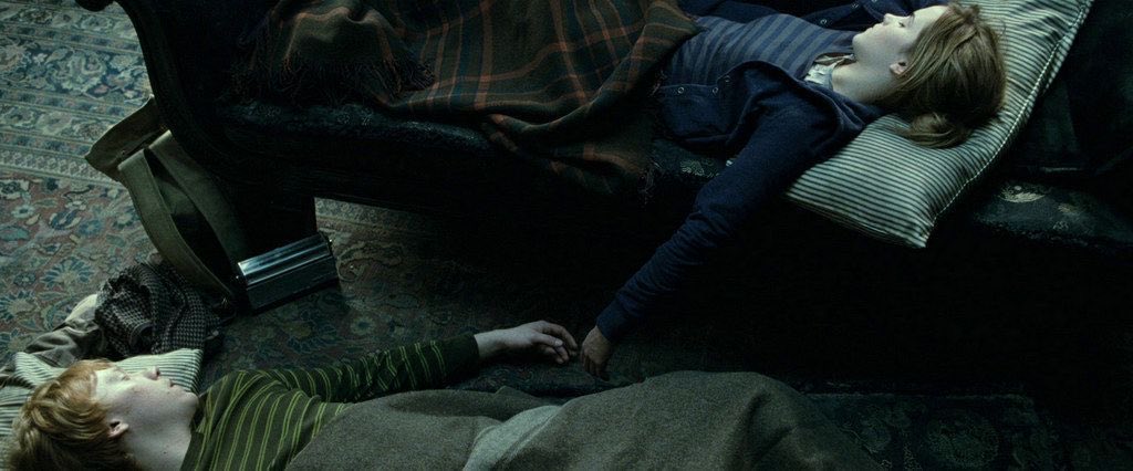 delvminator's tweet photo. no thoughts just romione holding hands in their sleep https://t.co/wuwFwLAJqD