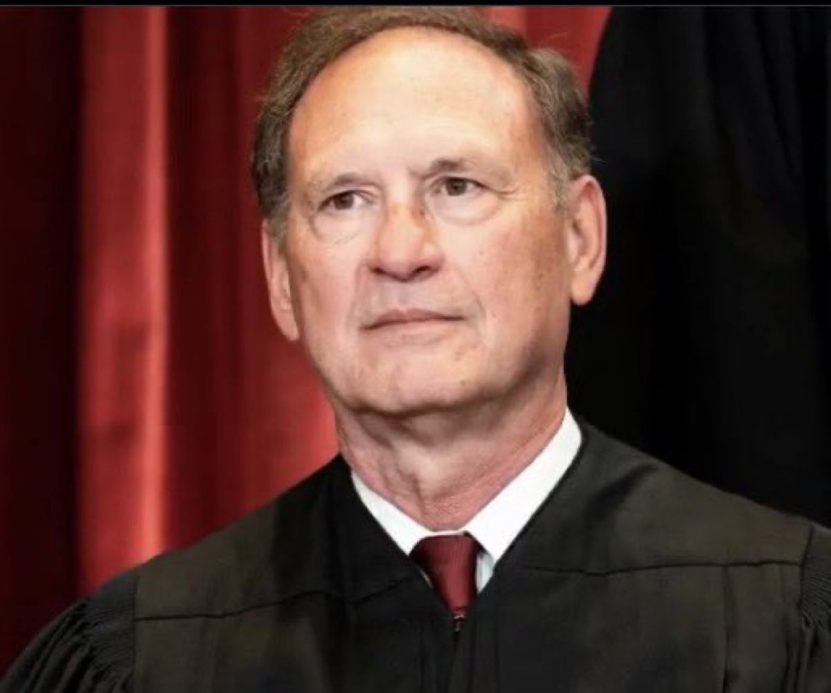 MrWhiplash_'s tweet photo. 🚨🔥 HOLY. SMOKES. ALITO JUST WENT NUCLEAR. 🔥🚨
Supreme Court Justice Samuel Alito just DROPPED A SCATHING, TAKE-NO-PRISONERS DISSENT ripping the Court for blocking Trump’s USPS mail-in ballot integrity rules. 💥⚖️
He didn’t just disagree. He EXPOSED the entire delay game.
The plaintiff states CANNOT scream “timing!” when THEY and activist lower courts CAUSED the delay. 😡
“The plaintiff States cannot claim the TIMING of the rule tilts the equities in their favor when they, and courts hearing their claims, are RESPONSIBLE for so much of the delay.”
The government got hit with MONTHS of premature lawsuits + injunctions this Court later said were likely issued WITHOUT JURISDICTION… then had to wait ANOTHER FULL MONTH for the Court to even say so. ⏳💣
Nationwide injunction from groups that likely LACK STANDING. District courts blocking rulemaking for months. Classic lawfare playbook. 🎭
Alito then walked through EXACTLY why the mail-in rules are constitutional and why the government has a massive interest in stopping fraud. 🇺🇸🛡️
This is a justice who still believes elections should be clean.
We are going to miss this man when he retires. 🙏💔
Clarence Thomas joined him. Two giants standing against the chaos.
SHARE THIS. THE COUNTRY NEEDS TO SEE IT. 📢🔥