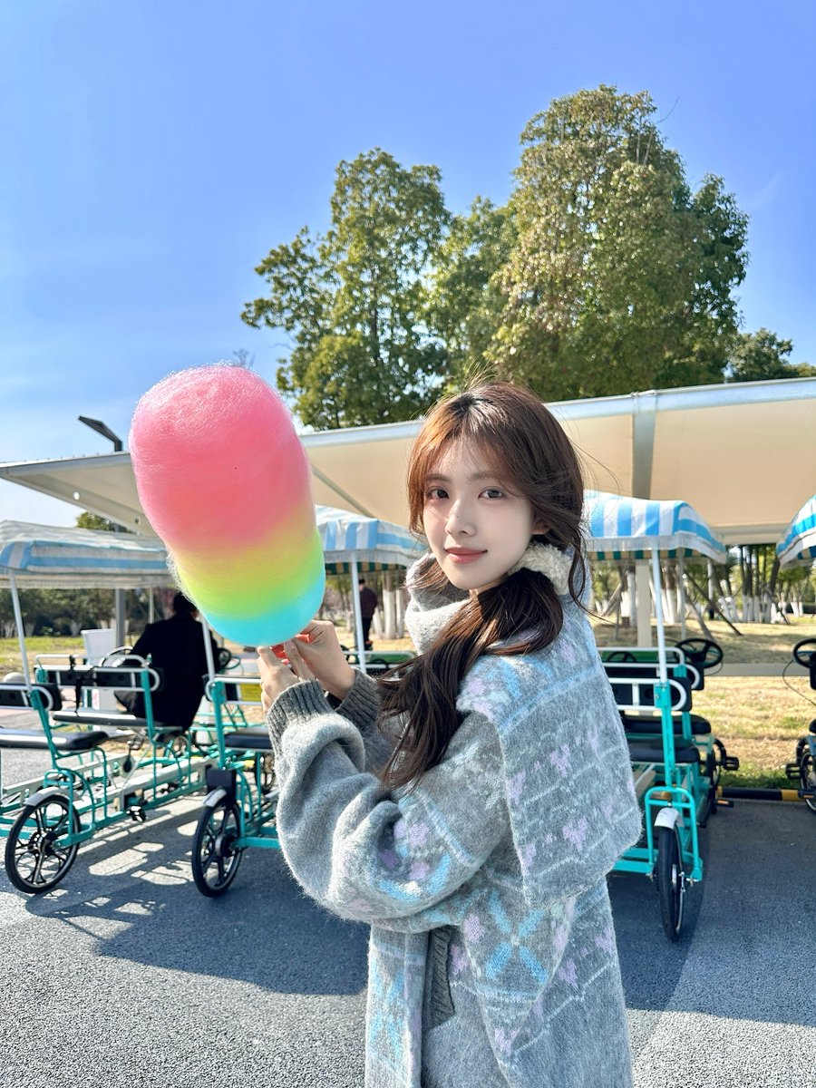 dn18279311's tweet photo. Rainbow cotton candy &amp; sunny day. Simple happiness in outdoors.
 #DailyVibes #OutdoorPic https://t.co/7h41KjmoFQ