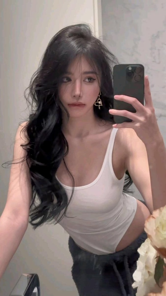 blmSIENNA's tweet photo. langsung aja di depan kaca deh https://t.co/a9aQVygUhk