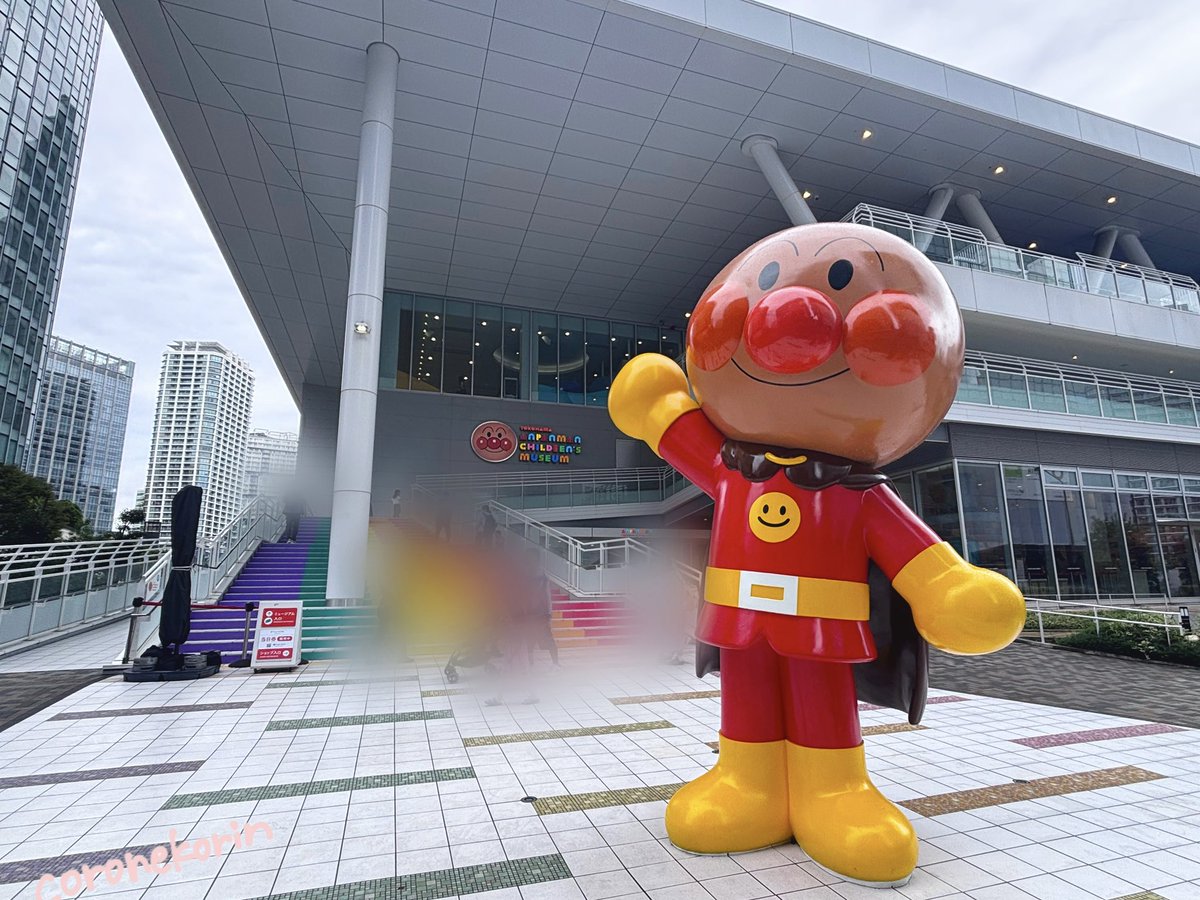coronekorin's tweet photo. 土曜日アンパンマンミュージアム横浜　レポ🗒️

先日、2回目のアンパンマンミュージアムに✨
激混みでしたが、
◯グリーティングできた
◯ショー最前取れた
◯レストラン30分で入れた
◯パン、写真館もスムーズに買えた
と自分たちなりにうまく行ったので、忘備録として…ツリーにつなげます↓ https://t.co/pjyRxXInfq