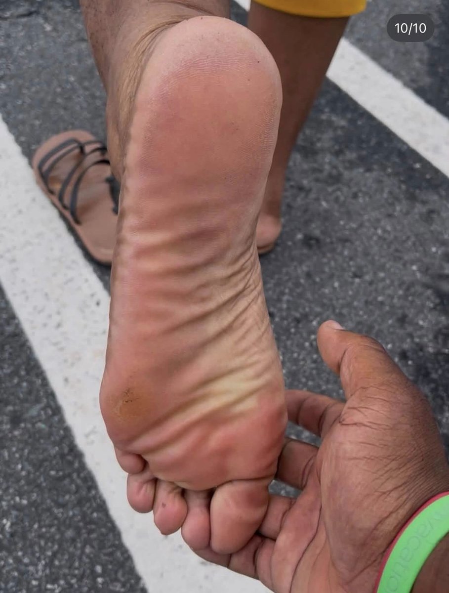 iLikeMilfFeet's tweet photo. Black MILF feet Size 10 (Her Feet Stinks so good) https://t.co/9AJO5CGFlI