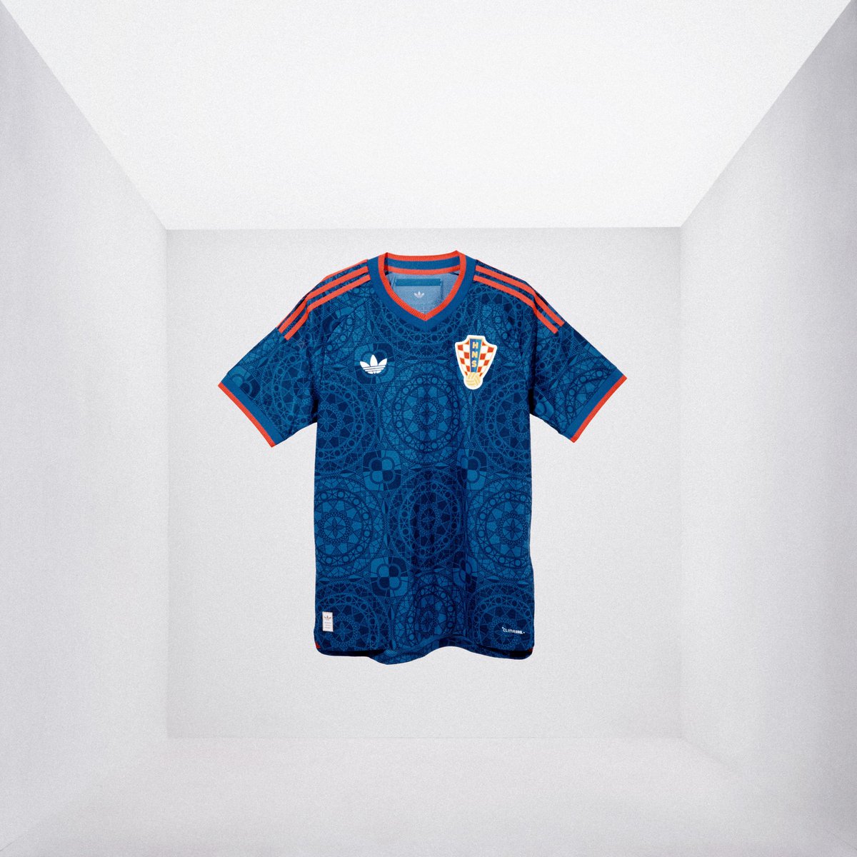HNSfamily's tweet photo. 🪡 The second kit takes inspiration from #Croatia long-standing tradition of lace craftsmanship, a decorative art form that has been passed down through generations and remains a familiar element of homes and communities across the country.

🧵 The intricate lace-inspired graphic covers the deep blue base of the jersey, creating a detailed and contemporary visual expression of Croatian culture. 

🇭🇷 Completing the design is a distinctive neck sign-off featuring "HRVATSKA" in a cross-stitch-inspired typeface, further celebrating traditional craftsmanship through a modern football lens.

#Vatreni❤️‍🔥
