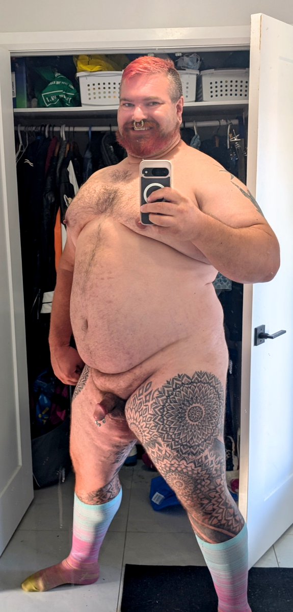 bearberly's tweet photo. #TummyTuesday (Blue Butterfly got it first!) https://t.co/jVI7dOevFy