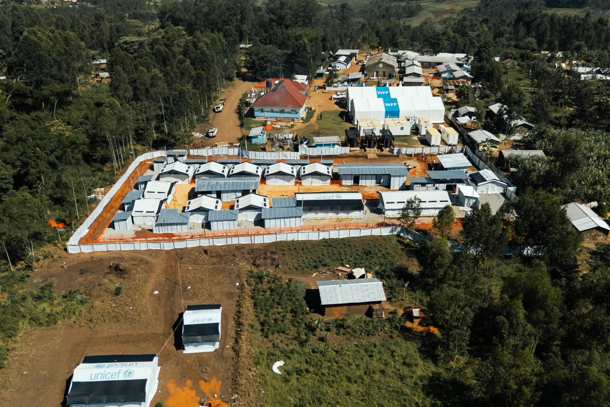 OMSRDCONGO's tweet photo. Les représentants (es) de @OMSRDCONGO, @UNICEFDRC, @WFPDRC, aux côtés des autorités sanitaires sont sur le terrain à Lita, #Ituri, avec les équipes locales, leur apportant un soutien &amp; une supervision afin de garantir que chaque difficulté trouve solution, avec toute l'attention. https://t.co/b5xvgeB77x