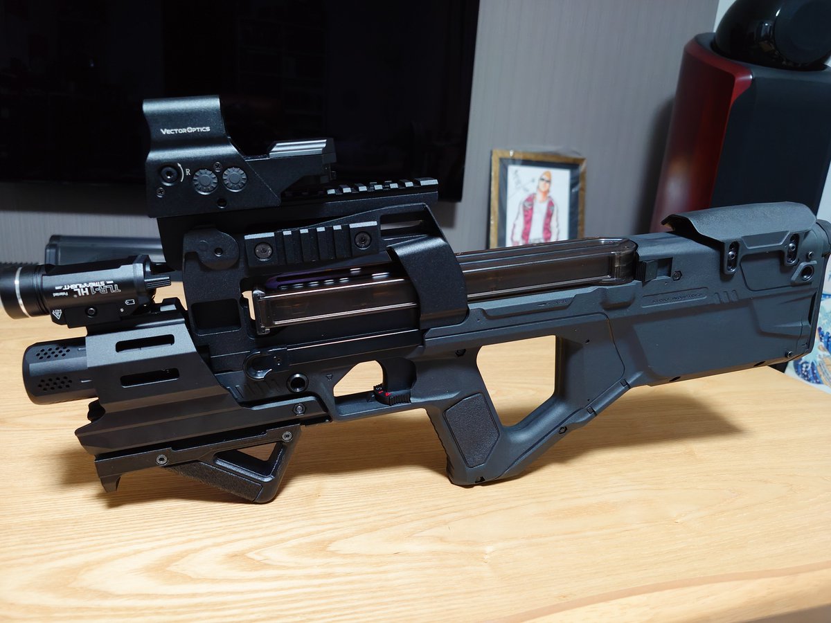 hiropon502's tweet photo. 先日購入したSI-90をカスタムしてみた。元のP-90とは全く別物になって満足じゃ。まぁこれ担いでサバゲーには行かないんだけどね(素晴らしき自己満の世界) https://t.co/zsmX51A3XJ