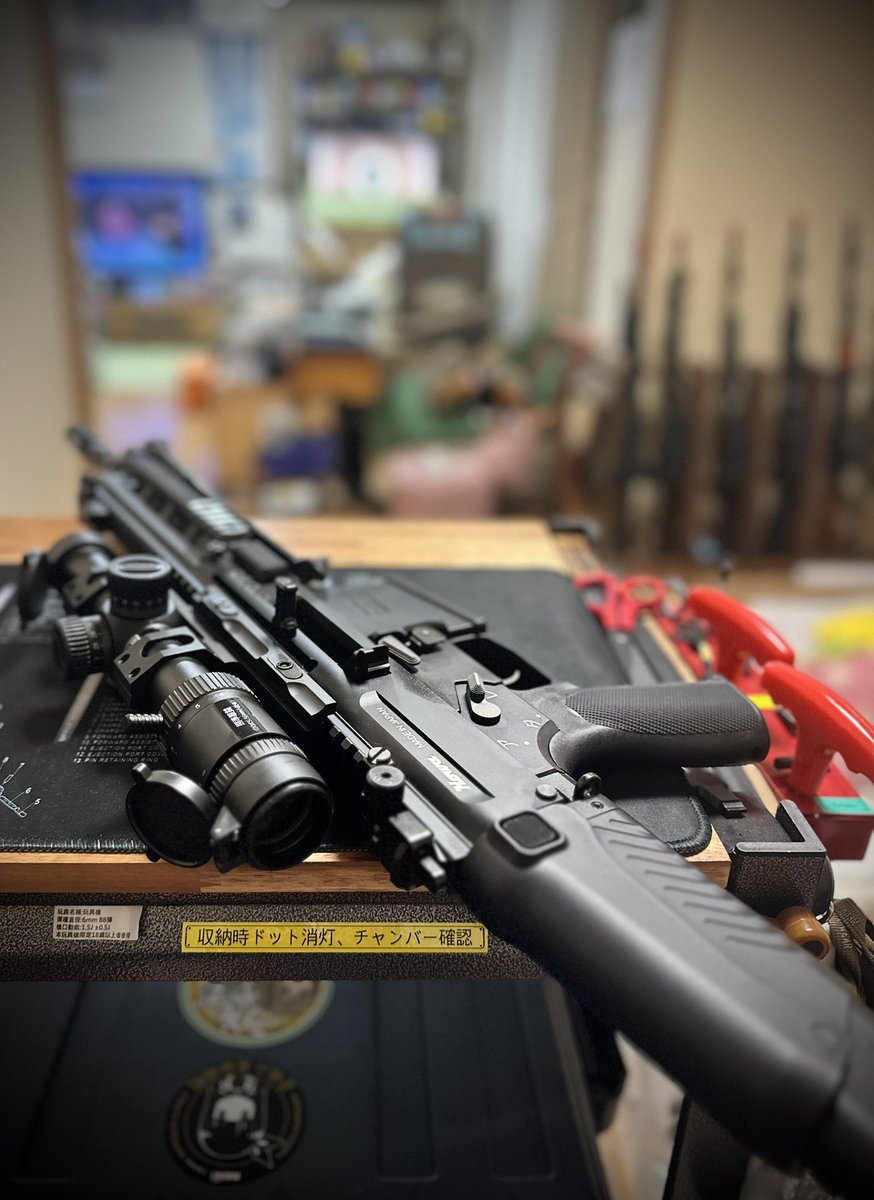 nekonabestation's tweet photo. 今日は立射で雑にセミフル織り交ぜて。
VFC #AK74M 良いですね
東京マルイ #89式小銃  重いですが良いですね
東京マルイ #20式小銃 89式小銃と立射で撃ち比べると軽快で良いです。
動作も軽快で絶賛される理由に納得です。
レストして撃つと89式小銃の方が安定してますが
動きながらなら20式ですね https://t.co/E1Ma2poAvh