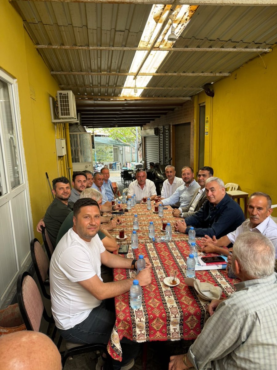 akpartimugla48's tweet photo. İl Başkanımız Sayın Cengizhan Güngör; Teşkilat Başkanımız Emre Güçlü ve Milas İlçe Başkanımız Levent Akyer ile birlikte Milas Tarihi Arasta’da muhtarlarımız, esnaflarımız ve vatandaşlarımızla bir araya geldi.

Arasta’nın tarihi atmosferinde hemşehrilerimizle sohbet ederek talep ve görüşlerini dinleyen İl Başkanımız, esnaflarımıza hayırlı ve bereketli kazançlar diledi.

Milas’ımızın her köşesinde hemşehrilerimizle gönül gönüle, omuz omuza olmaya devam ediyoruz.