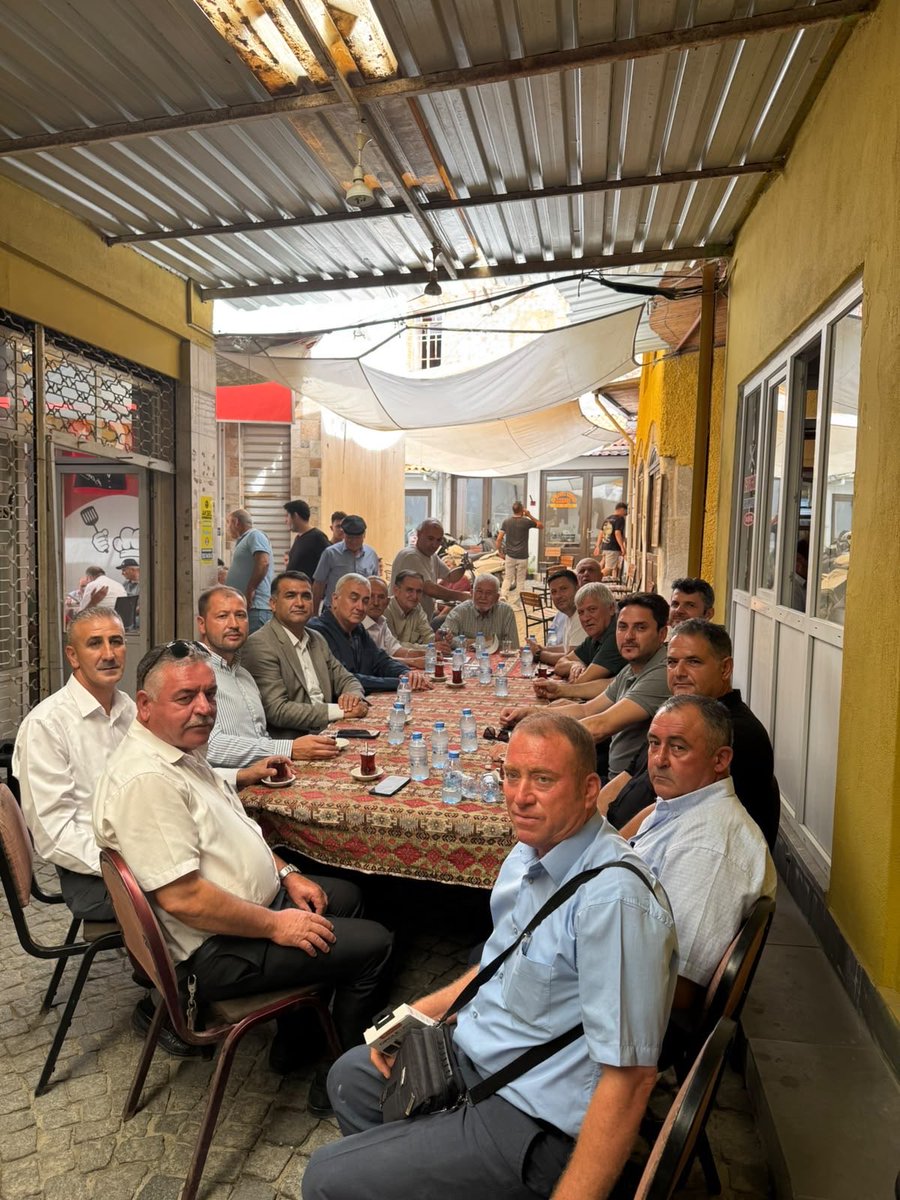 akpartimugla48's tweet photo. İl Başkanımız Sayın Cengizhan Güngör; Teşkilat Başkanımız Emre Güçlü ve Milas İlçe Başkanımız Levent Akyer ile birlikte Milas Tarihi Arasta’da muhtarlarımız, esnaflarımız ve vatandaşlarımızla bir araya geldi.

Arasta’nın tarihi atmosferinde hemşehrilerimizle sohbet ederek talep ve görüşlerini dinleyen İl Başkanımız, esnaflarımıza hayırlı ve bereketli kazançlar diledi.

Milas’ımızın her köşesinde hemşehrilerimizle gönül gönüle, omuz omuza olmaya devam ediyoruz.