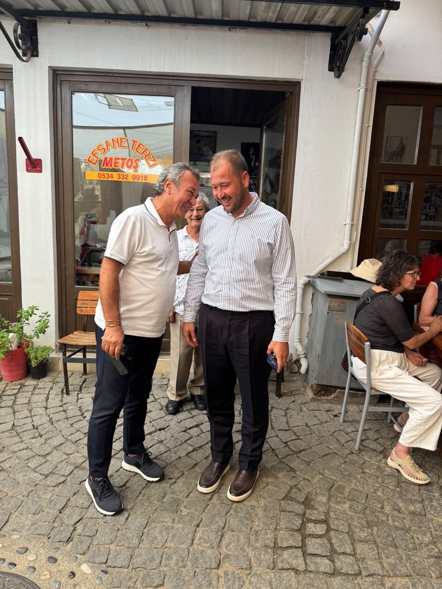 akpartimugla48's tweet photo. İl Başkanımız Sayın Cengizhan Güngör; Teşkilat Başkanımız Emre Güçlü ve Milas İlçe Başkanımız Levent Akyer ile birlikte Milas Tarihi Arasta’da muhtarlarımız, esnaflarımız ve vatandaşlarımızla bir araya geldi.

Arasta’nın tarihi atmosferinde hemşehrilerimizle sohbet ederek talep ve görüşlerini dinleyen İl Başkanımız, esnaflarımıza hayırlı ve bereketli kazançlar diledi.

Milas’ımızın her köşesinde hemşehrilerimizle gönül gönüle, omuz omuza olmaya devam ediyoruz.