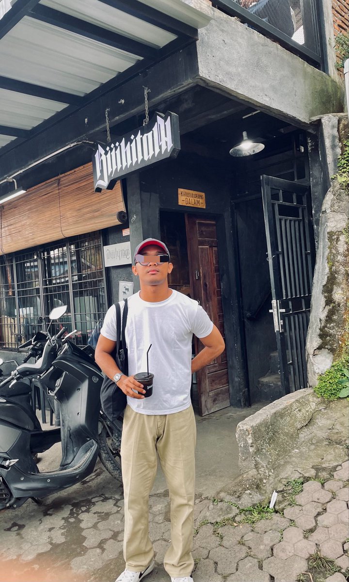 sicinvic's tweet photo. sunday with? https://t.co/5nxF51zCmc