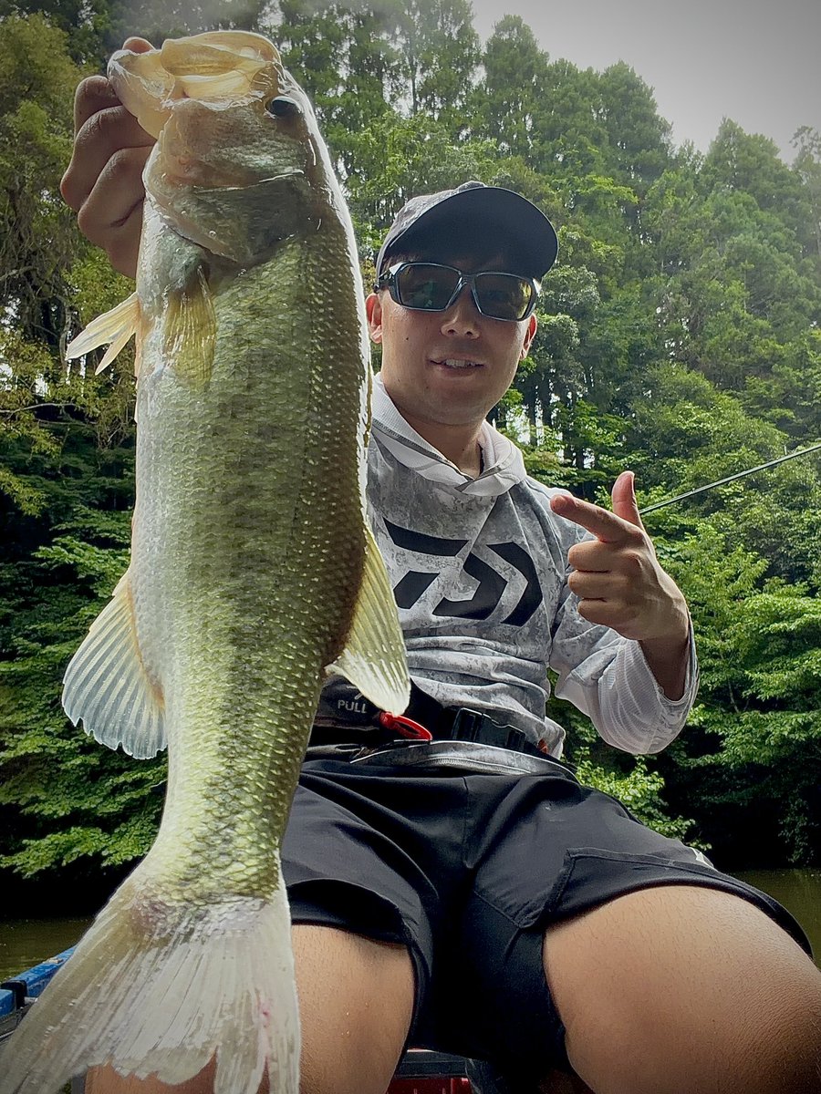 BALAMDD245's tweet photo. 今日は会社の上司と取引先の方と
人生2回目の戸面原ダム。

濁りと満水で訳分からんかったけど
意地の43cm釣って終了。笑

#戸面原 https://t.co/gavQf7ikpW