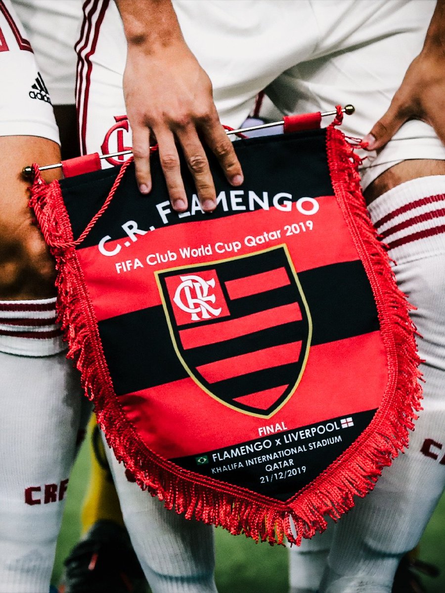 Vessoni's tweet photo. Fifa divulgou algumas fotos de clubes brasileiros em suas redes sociais. Apenas um deles com a taça de campeão do mundo...
... inclusive o último clube sul-americano a obter tal feito.
#Corinthians #ClubWC https://t.co/7TYldxqQUK
