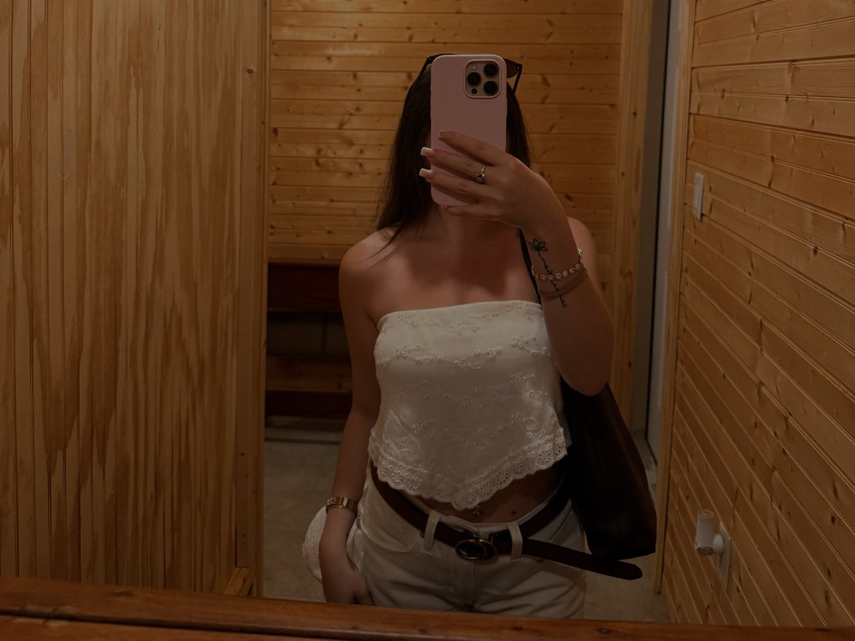 savannahlyn12's tweet photo. consider this my photo diary account now https://t.co/YxroPEQ9LR