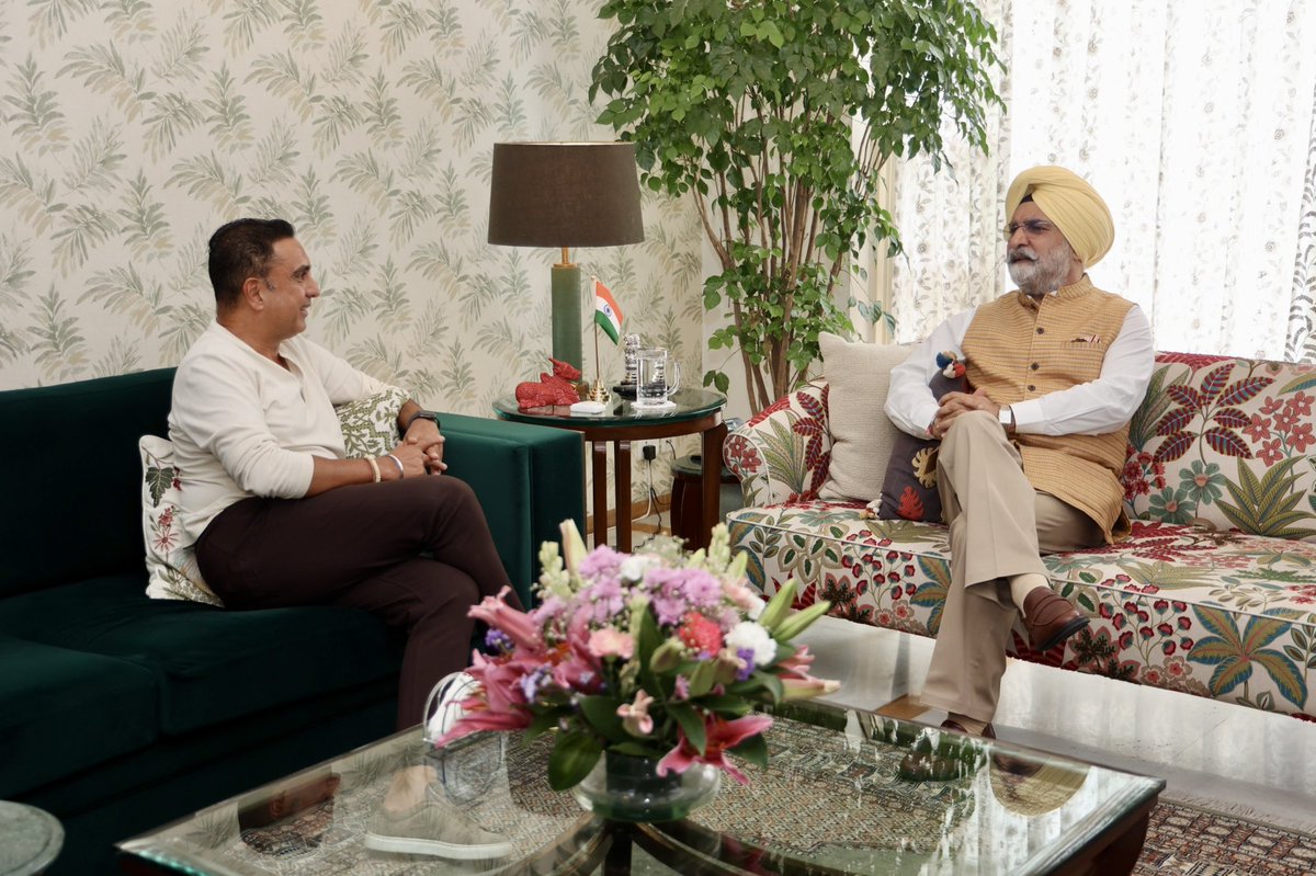LokNiwasDelhi's tweet photo. Shri. Preet Takhar, CEO, TruHealthNow, and Chair, Governor's Commission on South Asian American Affairs, Maryland, called on Hon'ble @LtGovDelhi, Sardar @SandhuTaranjitS, at @LokNiwasDelhi today. https://t.co/cE0d50aP6c