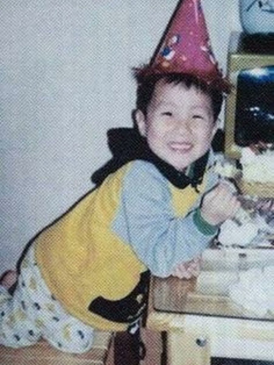 MiaKhalifaug's tweet photo. Feliz cumpleaños, nuestro querido rayo de sol, J-Hope. Celebramos tu sonrisa, tu energía y tu enorme corazón. Gracias por inspirarnos con tu talento, humildad y música. Sigue brillando eternamente. https://t.co/kqzMUbp2Kq