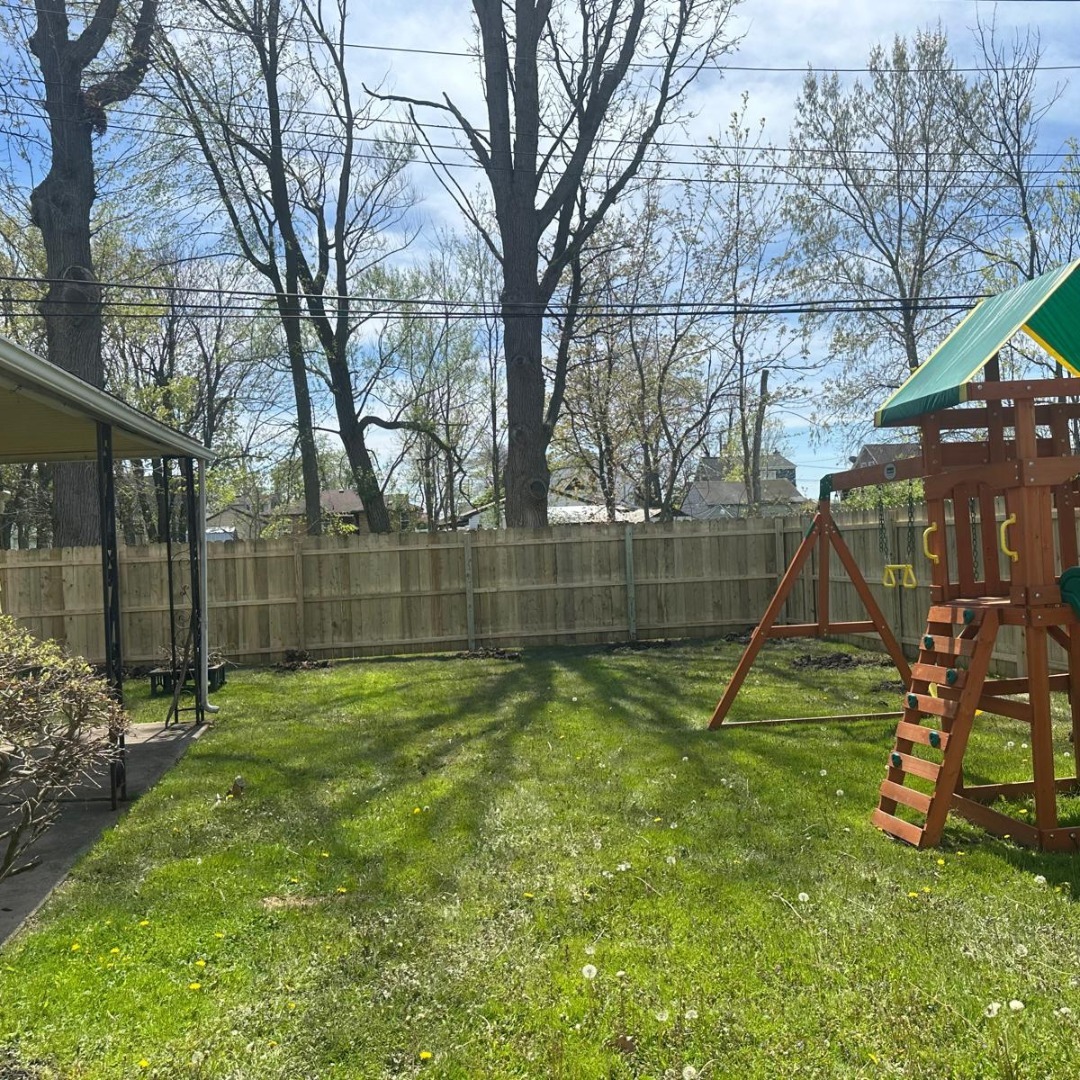 kdfenceanddecks's tweet photo. 👨‍👩‍👧‍👦 Turn an open yard into a private play space! 
This wood privacy fence creates a more enclosed, organized backyard for kids and family time.

 Ready for an upgrade? 
📞 (585) 460-3575

#KDFenceDeckService #PrivacyFence #RochesterNY #FenceInstallation https://t.co/pNTVN76rfa