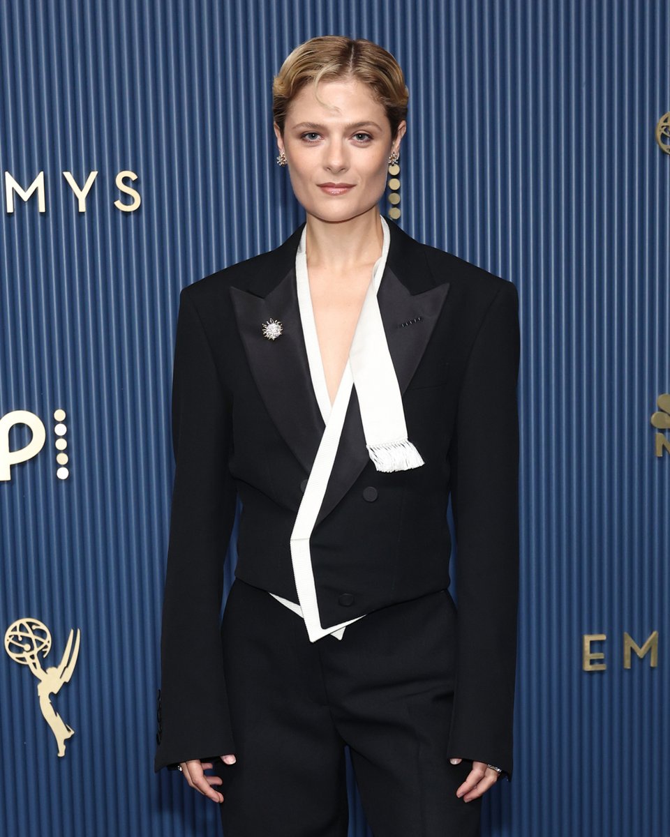 TOMFORD's tweet photo. Louisa Jacobson wears TOM FORD by Haider Ackermann at the 78th Emmy Awards.

#TOMFORD #LOUISAJACOBSON @TheEmmys https://t.co/ouV4DBgtAa