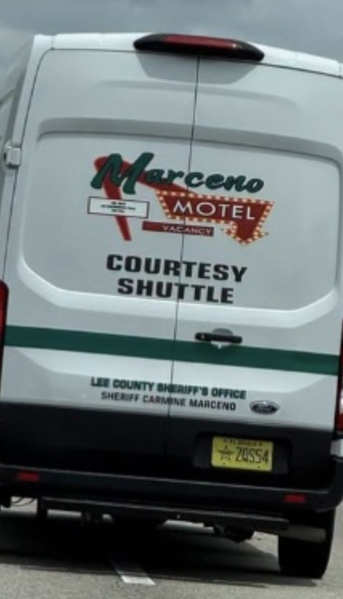 mimimeene's tweet photo. Gotta say, Florida Sheriffs do have a sense of humor. https://t.co/xjlmH6L5ht